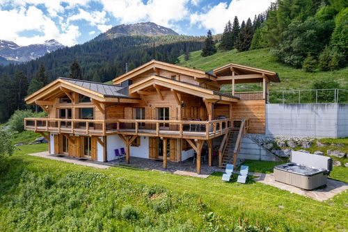 Chalet Flocon de Neige - jacuzzi - sauna Großzügiges und luxuriöses Ferienhaus in La Tzoumaz, 4 Täler, Schweiz für 16 Personen. Das Haus befindet sich in einer bergigen Gegend....