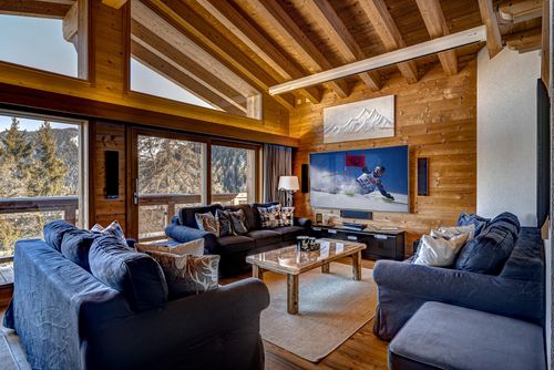 Chalet Flocon de Neige - jacuzzi - sauna Grande et luxueuse maison de vacances à La Tzoumaz, 4 Vallées, Suisse, pour 16 personnes. La maison est située dans une région montagneuse....