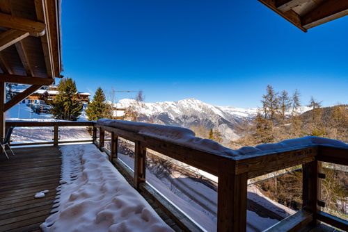 Chalet Flocon de Neige - jacuzzi - sauna Grande et luxueuse maison de vacances à La Tzoumaz, 4 Vallées, Suisse, pour 16 personnes. La maison est située dans une région montagneuse....