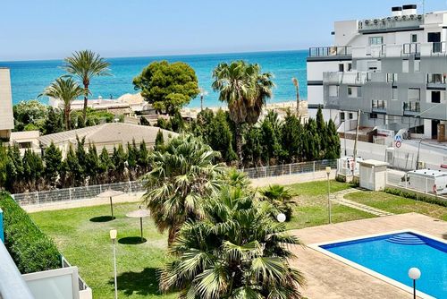Espuma de Mar 95 by homeprive Bel appartement confortable à Denia, Costa Blanca, Espagne, avec une piscine commune pour 4 personnes. L'appartement est situé dans une zone résidentielle proche de la plage, à proximité de restaurants, bars et supermarchés, et se trouve à seulement 25 m de la plage....