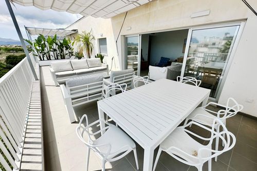 Espuma de Mar 95 by homeprive Bel appartement confortable à Denia, Costa Blanca, Espagne, avec une piscine commune pour 4 personnes. L'appartement est situé dans une zone résidentielle proche de la plage, à proximité de restaurants, bars et supermarchés, et se trouve à seulement 25 m de la plage....