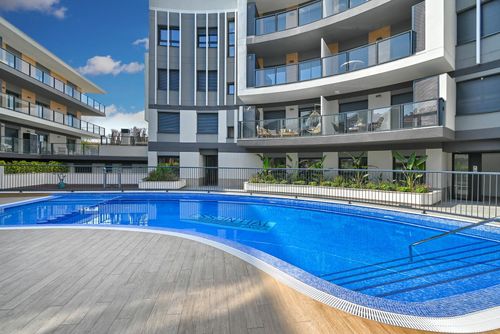Cuarenta y Tres Modern and comfortable apartment with communal pool in Jávea, Costa Blanca, Spain for 6 people. The apartment is situated in an urban area, close to restaurants and bars, shops and supermarkets, and 2 km from La Grava, Puerto, Jávea beach....