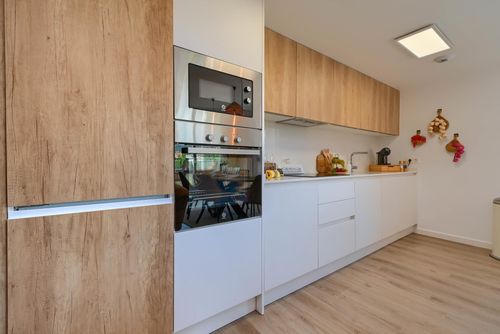 Cuarenta y Tres Moderne und komfortable Wohnung mit Gemeinschaftspool in Jávea, Costa Blanca, Spanien für 6 Personen. Die Wohnung befindet sich in einem städtischen Gebiet, in der Nähe von Restaurants und Bars, Geschäften und Supermärkten, und 2 km vom Strand La Grava, Puerto, Jávea entfernt....