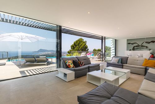 Beau Mirage Hermosa y lujosa villa con piscina privada en Altea, Costa Blanca, España, para 10 personas. La villa está situada en una zona costera, montañosa, boscosa y residencial, a 3 km de la playa de La Olla....
