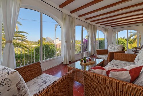 Imaja Grote en klassieke villa in Xàbia, Costa Blanca, Spanje met privézwembad voor 6 personen. Het huis is gelegen in een residentiële strandwijk en ligt op 4 km van het strand El Arenal, Xàbia....