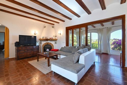 Imaja Large and classic villa in Jávea, Costa Blanca, Spain with private pool for 6 people. The house is situated in a residential beach area and 4 km from El Arenal, Jávea beach....