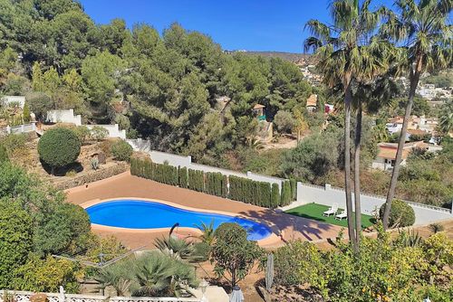 Estrella by Solidays Mooi en vrolijk vakantiehuis met gemeenschappelijk zwembad in Moraira, Costa Blanca, Spanje voor 4 personen. Het huis is gelegen in een woonwijk dicht bij het strand, restaurants, bars, en supermarkten, en op 2 km van het strand van L'Ampolla....