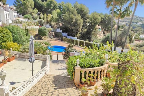 Estrella by Solidays Schönes und einladendes Ferienhaus mit Gemeinschaftspool in Moraira, Costa Blanca, Spanien für 4 Personen. Das Haus befindet sich in einer Wohngegend am Strand, in der Nähe von Restaurants, Bars und Supermärkten, nur 2 km vom Strand L'Ampolla entfernt....