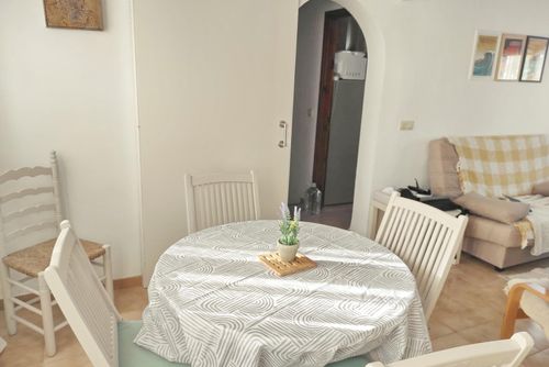 Estrella by Solidays Magnifique et ensoleillée maison de vacances avec piscine commune à Moraira, Costa Blanca, Espagne, pour 4 personnes. La maison est située dans un quartier résidentiel proche de la plage, à proximité de restaurants, bars et supermarchés, et à 2 km de la plage de L'Ampolla....