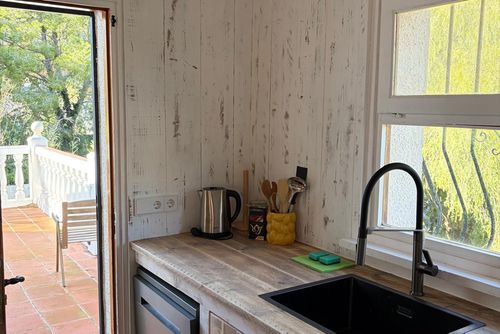 Villa Quiero Verte Amplia y cómoda villa en Benissa, Costa Blanca, España con piscina privada para 8 personas. La casa está situada en una zona costera, montañosa y urbana y se encuentra a 4 km de la playa....