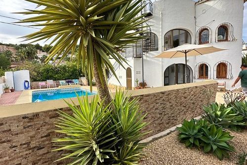 Villa Quiero Verte Große und komfortable Villa in Benissa, Costa Blanca, Spanien, mit privatem Pool für 8 Personen. Das Haus befindet sich in einer Küsten-, hügeligen und städtischen Gegend, nur 4 km vom Strand entfernt....