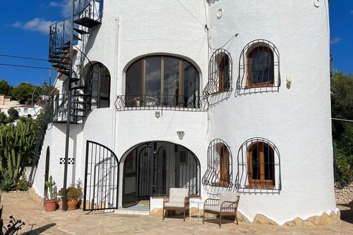 Villa Quiero Verte Große und komfortable Villa in Benissa, Costa Blanca, Spanien mit privatem Pool für 8 Personen. Das Haus befindet sich in einer Küsten-, hügeligen und städtischen Gegend und ist 4 km vom Strand entfernt....