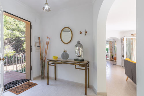 Villa Julivert by Solidays Large and comfortable villa with private pool in Benissa, Costa Blanca, Spain for 6 persons. The house is situated in a residential beach area, close to restaurants, bars, a tennis court, and is 1 km from Cala Advocat beach....
