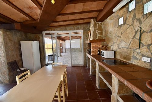 Mi Fa Villa rústica y cómoda con piscina privada en Chiclana de la Frontera, Costa de la Luz, España, para 9 personas. La casa está situada en una zona residencial cerca de la playa y se encuentra a 2 km de la playa de La Barrosa....