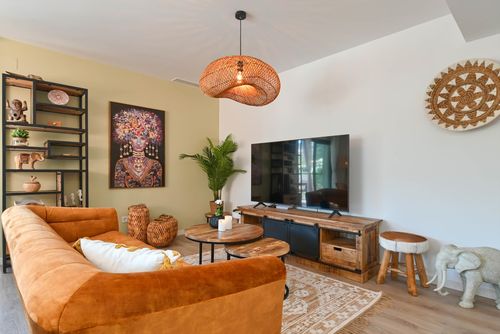 Cuarenta y tres 4 pax Современная и комфортная квартира в Хавее, Коста-Бланка, Испания с общим бассейном для 4 человек. Квартира расположена в городской местности, рядом с ресторанами и барами, магазинами и супермаркетами, и в 2 км от пляжа Ла Грава, Порту, Хавеа....