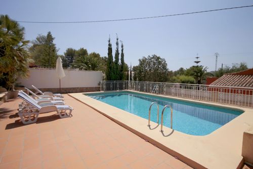 Ranjana Villa en Xàbia, Costa Blanca, España para 11 personas. La villa cuenta con 5 dormitorios y 4 baños, distribuidos en 2 niveles....