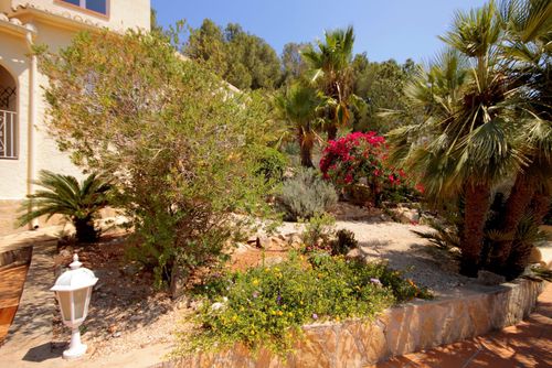 Ranjana Villa in Xàbia, Costa Blanca, Spanien für 11 Personen. Die Villa verfügt über 5 Schlafzimmer und 4 Badezimmer, verteilt auf 2 Etagen....