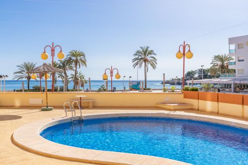 Zafiro 26B Gemütliches Apartment in Calpe, Costa Blanca, Spanien, mit einem Gemeinschaftspool für 4 Personen. Das Apartment befindet sich in der Nähe von Restaurants und Bars, Geschäften und Supermärkten und ist nur 25 m vom Playa de Levante oder La Fossa Strand entfernt....