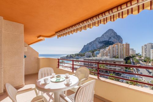 Zafiro 26B Gemütliches Apartment in Calpe, Costa Blanca, Spanien, mit einem Gemeinschaftspool für 4 Personen. Das Apartment befindet sich in der Nähe von Restaurants und Bars, Geschäften und Supermärkten und ist nur 25 m vom Playa de Levante oder La Fossa Strand entfernt....