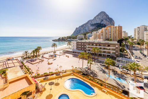 Zafiro 27B - Grupo Turis Gemütliches Apartment in Calpe, Costa Blanca, Spanien, mit Gemeinschaftspool für 4 Personen. Das Apartment liegt in der Nähe von Restaurants und Bars, Geschäften und Supermärkten und ist nur 25 m vom La Fossa Strand entfernt....