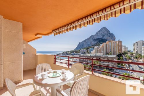 Zafiro 27B - Grupo Turis Gemütliches Apartment in Calpe, Costa Blanca, Spanien, mit Gemeinschaftspool für 4 Personen. Das Apartment liegt in der Nähe von Restaurants und Bars, Geschäften und Supermärkten und ist nur 25 m vom La Fossa Strand entfernt....