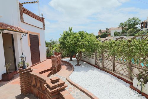 Pueblo Hidalgo Appartement avec piscine commune à Benalmádena, Andalousie, Espagne pour 4 personnes. L'appartement est situé dans un quartier vallonné, à 1 km de la plage de Playa Carvajal, à 3 km de Fuengirola et à 1 km de la Méditerranée....