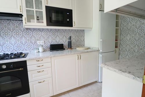 Pueblo Hidalgo Apartment mit Gemeinschaftspool in Benalmádena, Andalusien, Spanien für 4 Personen. Das Apartment befindet sich in einer hügeligen Gegend, 1 km vom Strand Playa Carvajal, 3 km von Fuengirola und 1 km vom Mittelmeer entfernt....