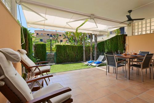 Aram Maravilloso y encantador apartamento con piscina comunitaria en Jávea, Costa Blanca, España, con capacidad para 8 personas. El apartamento está situado en una zona residencial de playa, cerca de restaurantes y bares, a 500 m de la playa de El Arenal, Jávea y a 0,5 km del Mar Mediterráneo, Jávea....