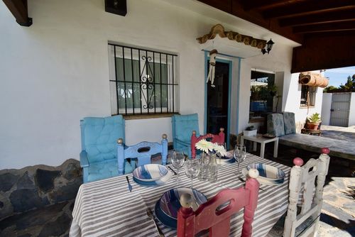 Cerromolino Villa rústica y cómoda en Chiclana de la Frontera, Costa de la Luz, España, con piscina privada para 6 personas. La casa se encuentra en una zona residencial de playa, cerca de supermercados y a 2 km de la playa de La Barrosa....