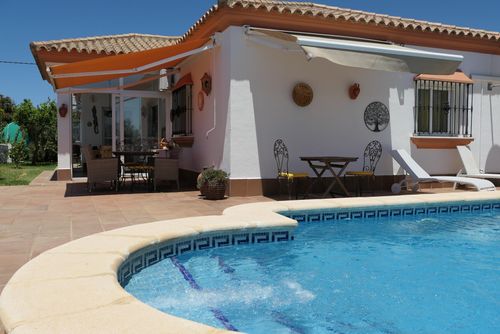 Puesta del Sol 0577 Rumah liburan di Conil de la Frontera, Costa de la Luz, Spanyol dengan kolam renang pribadi untuk 6 orang. Rumah ini terletak di daerah pedesaan....