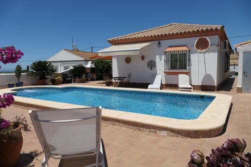 Puesta del Sol 0577 Rumah liburan di Conil de la Frontera, Costa de la Luz, Spanyol dengan kolam renang pribadi untuk 6 orang. Rumah ini terletak di daerah pedesaan....