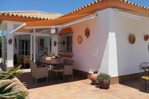 Puesta del Sol 0577 Rumah liburan di Conil de la Frontera, Costa de la Luz, Spanyol dengan kolam renang pribadi untuk 6 orang. Rumah ini terletak di daerah pedesaan....