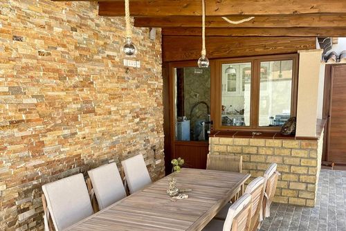 Dos Amigos Maison de vacances avec piscine privée à Chiclana de la Frontera, Costa de la Luz, Espagne pour 10 personnes. La maison est située dans une zone côtière et rurale et se trouve à proximité des supermarchés....