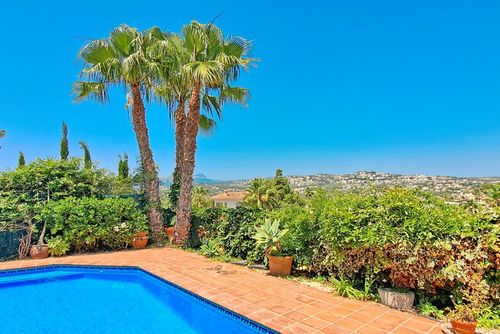 Villa El Tipo by Solidays Schöne und komfortable Villa in Moraira, Costa Blanca, Spanien, mit privatem Pool für 8 Personen. Das Haus befindet sich in einem Wohngebiet in Strandnähe, in der Nähe eines Tennisplatzes und 1 km vom Strand L'Ampolla entfernt....