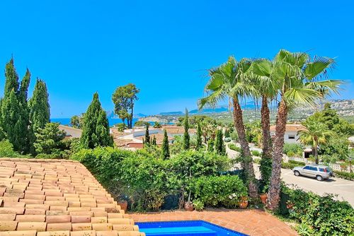 Villa El Tipo by Solidays Mooi en comfortabel villa in Moraira, Costa Blanca, Spanje met een privézwembad voor 8 personen. Het huis is gelegen in een residentieel strandgebied, dichtbij een tennisbaan en op 1 km van het strand van L'Ampolla....