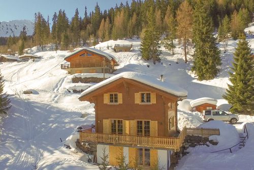 Chalet les Bubus Lovely and comfortable holiday house in La Tzoumaz, Four Valleys, Switzerland for 12 persons. The house is situated in a mountainous area and within 200 m from the ski slope....