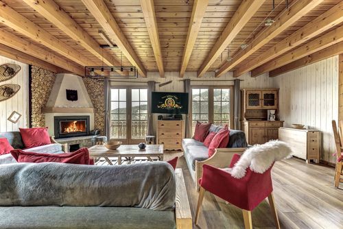 Chalet les Bubus Schönes und komfortables Ferienhaus in La Tzoumaz, Vier Täler, Schweiz für 12 Personen. Das Haus befindet sich in einer bergigen Gegend und ist nur 200 m von der Skipiste entfernt....