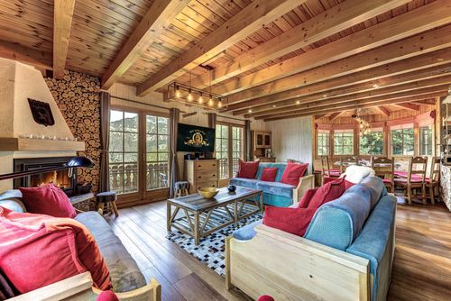 Chalet les Bubus Lovely and comfortable holiday house in La Tzoumaz, Four Valleys, Switzerland for 12 persons. The house is situated in a mountainous area and within 200 m from the ski slope....