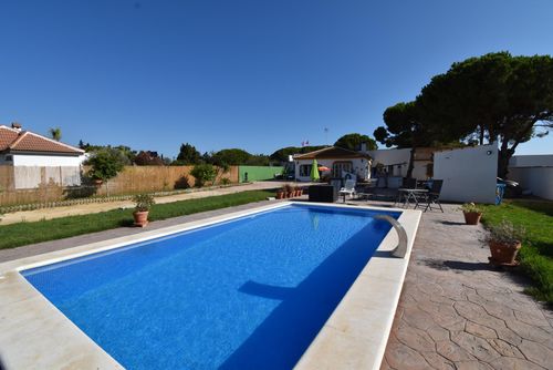 Las Callejuelas Klassische und komfortable Villa mit privatem Pool in Chiclana de la Frontera, Costa de la Luz, Spanien, für 10 Personen. Das Haus befindet sich in einem ländlichen Strandgebiet....