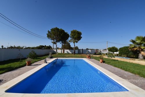Las Callejuelas Klassische und komfortable Villa mit privatem Pool in Chiclana de la Frontera, Costa de la Luz, Spanien, für 10 Personen. Das Haus befindet sich in einem ländlichen Strandgebiet....
