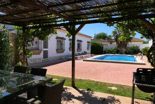 0510 Casa Peter Pan Vakantiehuis in Chiclana de la Frontera, Costa de la Luz, Spanje  met privé zwembad voor 6 personen...