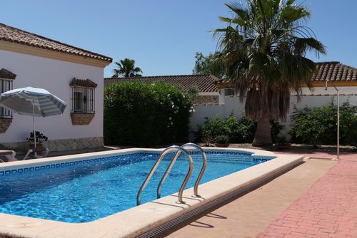 0510 Casa Peter Pan Casa de vacaciones en Chiclana de la Frontera, Costa de la Luz, España  con piscina privada para 6 personas...