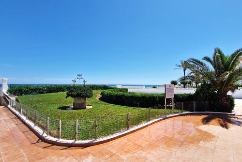 Estudio Andaluz Beau et charmant studio à Denia, Costa Blanca, Espagne, pour 2 personnes. Le studio est situé dans un quartier résidentiel proche de la plage, à proximité de restaurants, bars, supermarchés, et à seulement 25 mètres de la plage des Bovetes....