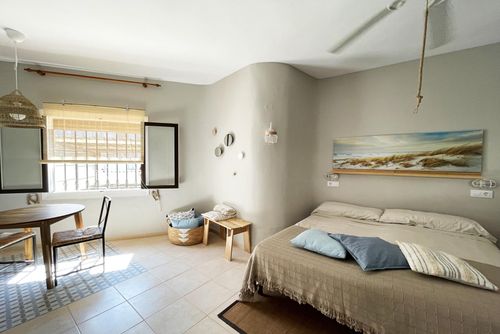 Estudio Andaluz Beautiful and cheerful studio in Denia, Costa Blanca, Spain for 2 persons. The studio is situated in a residential beach area, close to restaurants, bars, supermarkets, and 25 m from Les Bovetes beach....