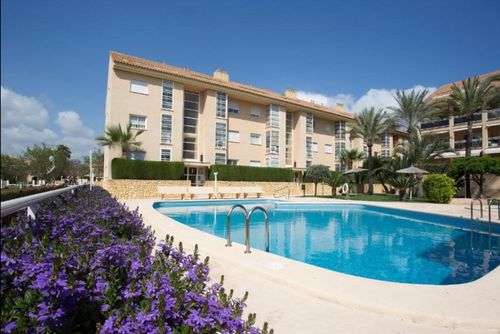 Golden Appartement moderne et agréable à Xàbia, Costa Blanca, Espagne, pour 5 personnes. L'appartement est situé dans une zone côtière et urbaine, à proximité des restaurants et des bars, des boutiques et des supermarchés, et à 500 m de la plage de La Grava....