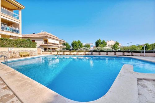 Golden Appartement moderne et agréable à Xàbia, Costa Blanca, Espagne, pour 5 personnes. L'appartement est situé dans une zone côtière et urbaine, à proximité des restaurants et des bars, des boutiques et des supermarchés, et à 500 m de la plage de La Grava....