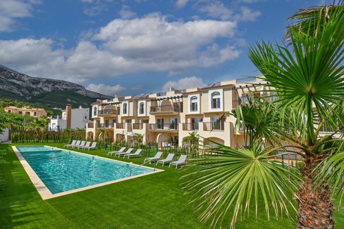 Nuestra Sorpresa Wunderbare und komfortable Wohnung mit Gemeinschaftspool in Denia, Costa Blanca, Spanien für 4 Personen. Die Wohnung befindet sich in einem Wohngebiet in Strandnähe, in der Nähe von Geschäften und 3 km vom Strand Playa de la Marineta entfernt....
