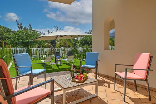 Nuestra Sorpresa Wunderbare und komfortable Wohnung mit Gemeinschaftspool in Denia, Costa Blanca, Spanien für 4 Personen. Die Wohnung befindet sich in einem Wohngebiet in Strandnähe, in der Nähe von Geschäften und 3 km vom Strand Playa de la Marineta entfernt....