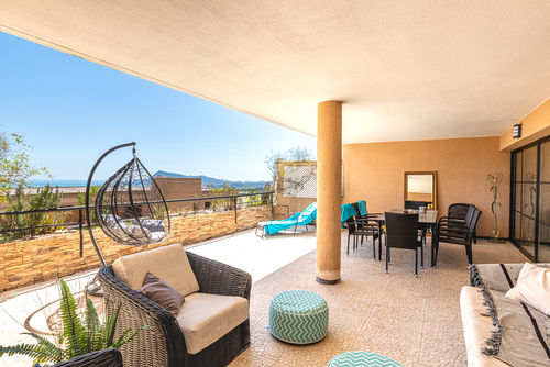 Altea Nova 4 Maravilloso y encantador apartamento en Altea, Costa Blanca, España, para 4 personas. El apartamento está situado en una zona costera, montañosa y residencial, a 3 km de la playa de La Olla....