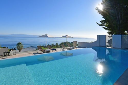 Villa Nemo Villa in Taormina, Sizilien, Italien mit privatem Pool für 8 Personen. Das Ferienhaus befindet sich in einem urbanen Strandgebiet und ist 2 km vom Strand entfernt....